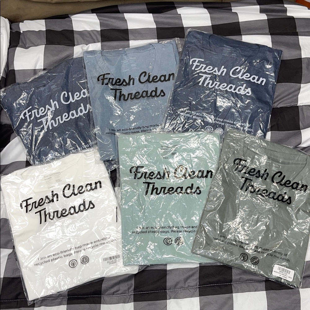 6 BNIP XL Fresh Clean Threads V Neck Tshirts